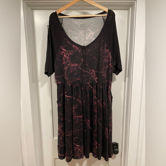 torrid Dresses & Skirts - Torrid super soft knit black and burgundy skater dress with short sleeves